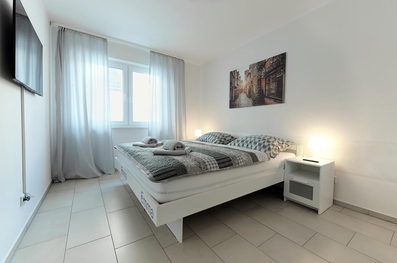 Modern Wohnen I Smart Tv I Terrasse I 2X Parkplatz I 2 Schlafzimmer I 6 Schlafplaetze Bad Oeynhausen Exterior foto